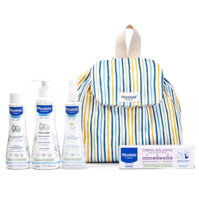 Mochila Little Moments Mustela con productos de higiene infantil